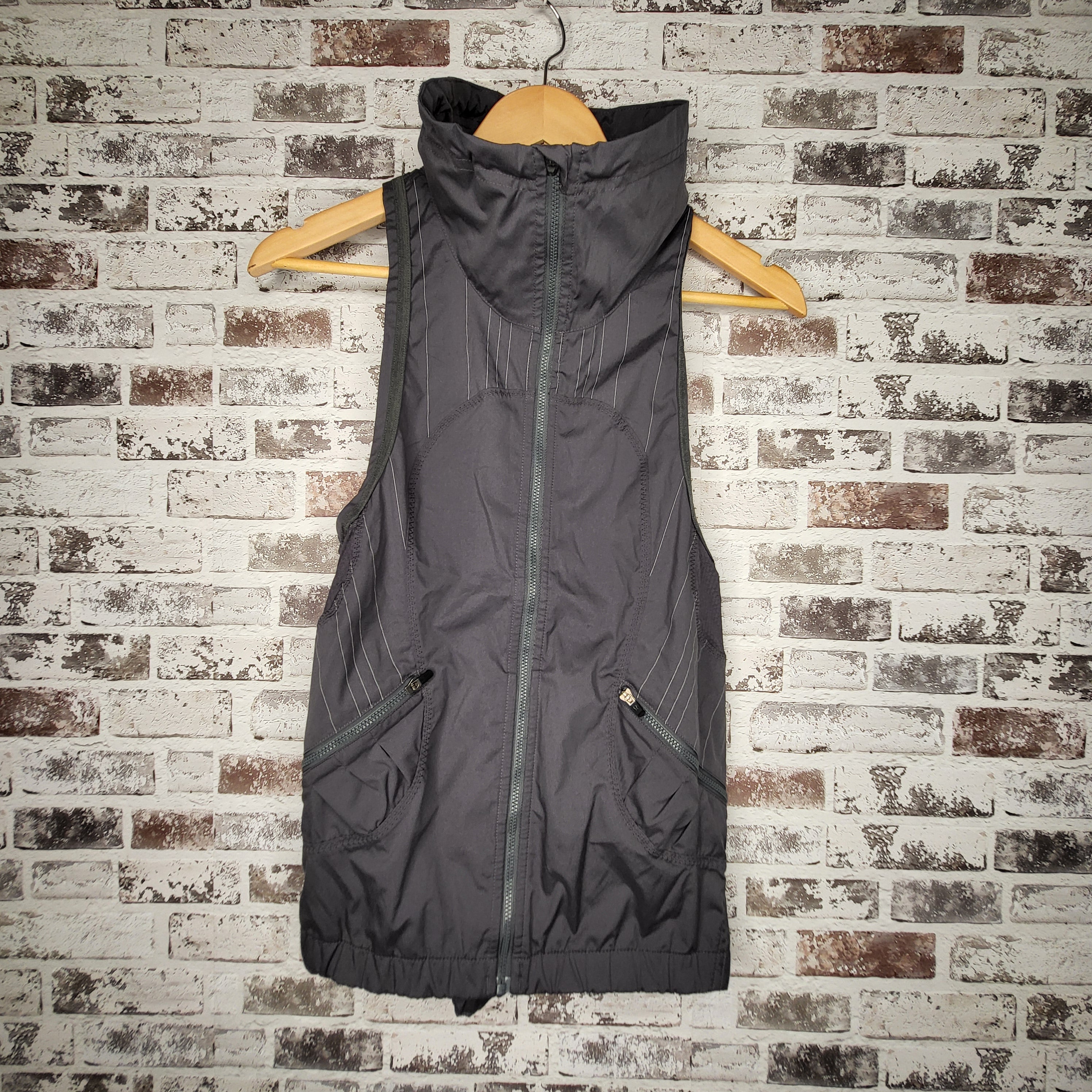 lululemon charcoal grey hooded running vest (Women's Size N/A)