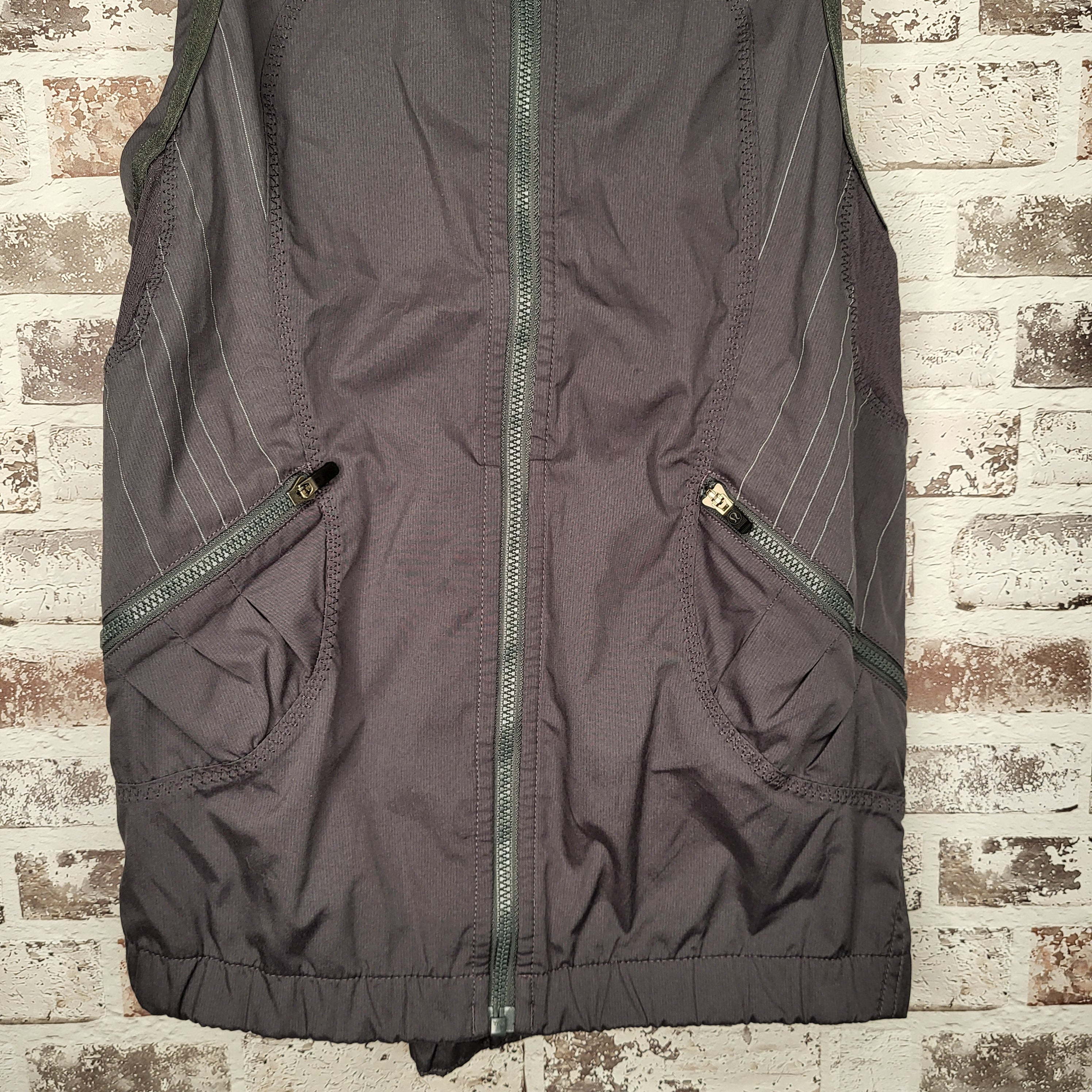 lululemon charcoal grey hooded running vest (Women's Size N/A)