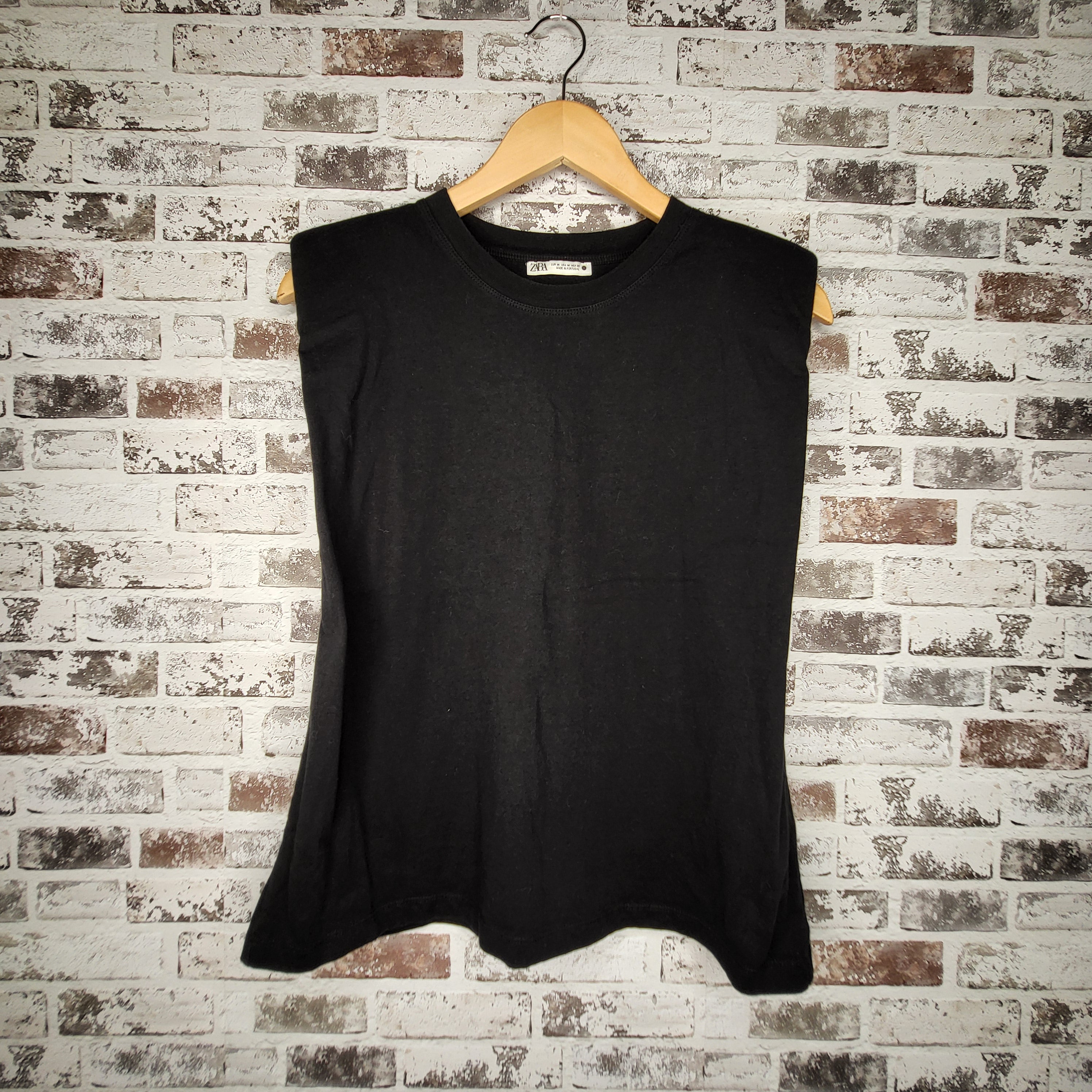 Zara black padded shoulder sleeveless top (Women's Size M)
