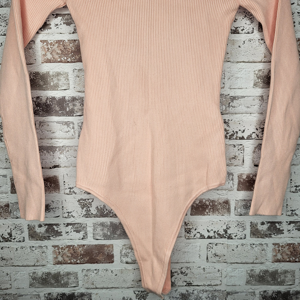 GUESS light pink cold-shoulder ribbed bodysuit (Women's Size S)