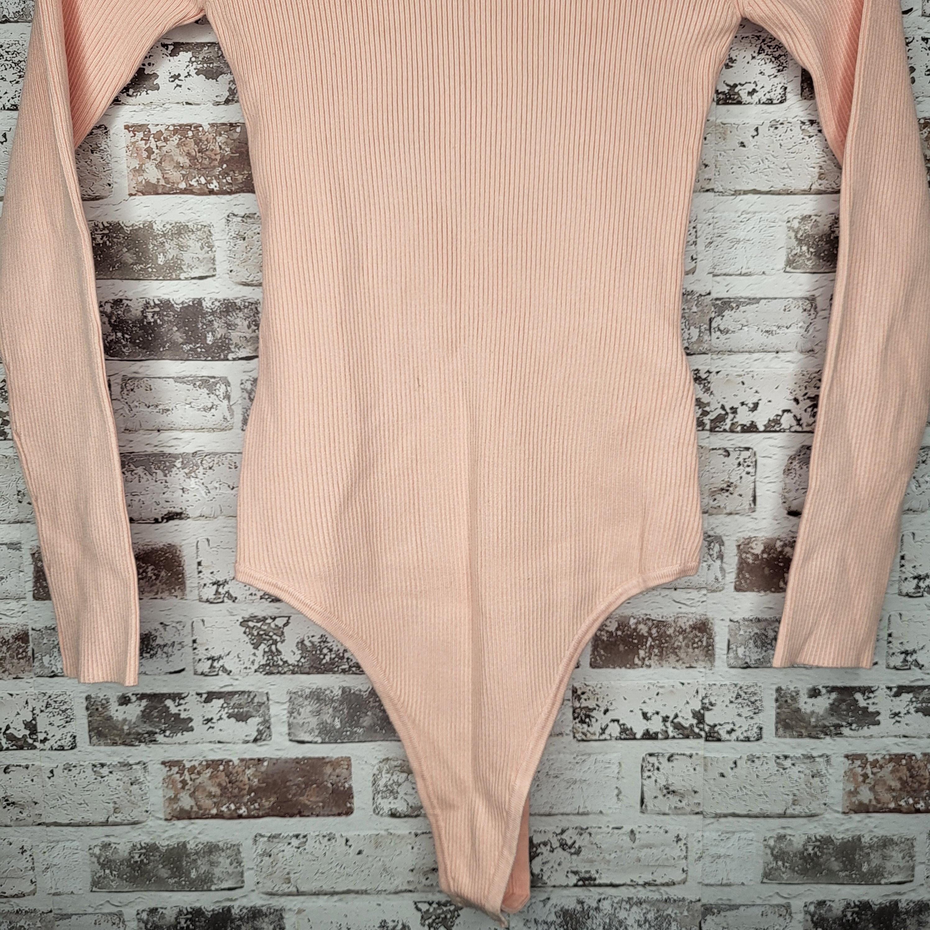 GUESS light pink cold-shoulder ribbed bodysuit (Women's Size S)