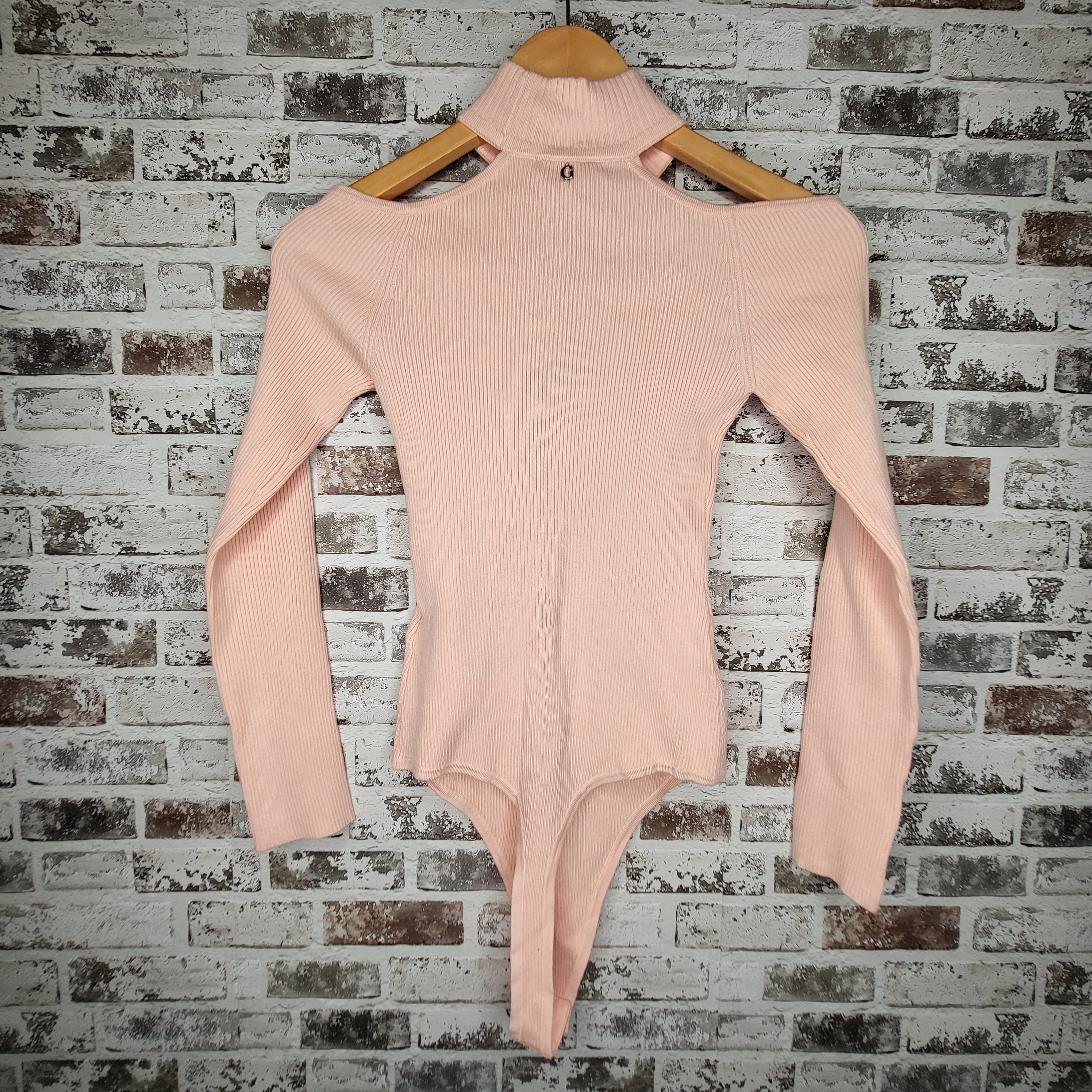 GUESS light pink cold-shoulder ribbed bodysuit (Women's Size S)