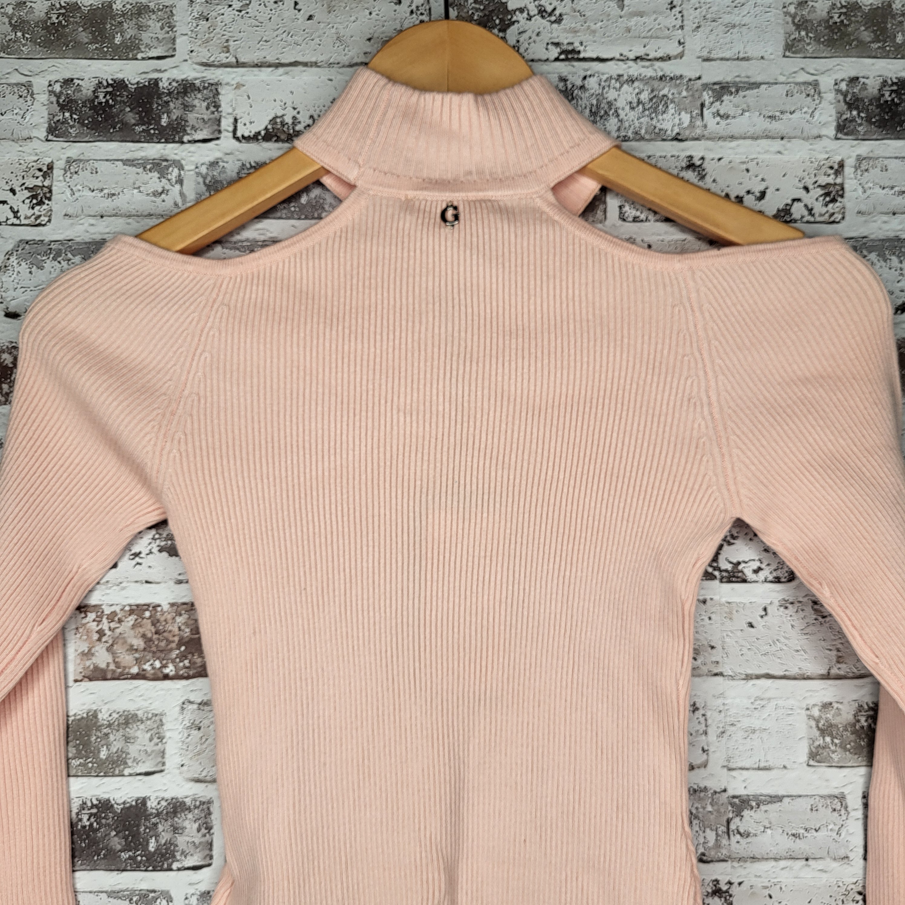 GUESS light pink cold-shoulder ribbed bodysuit (Women's Size S)