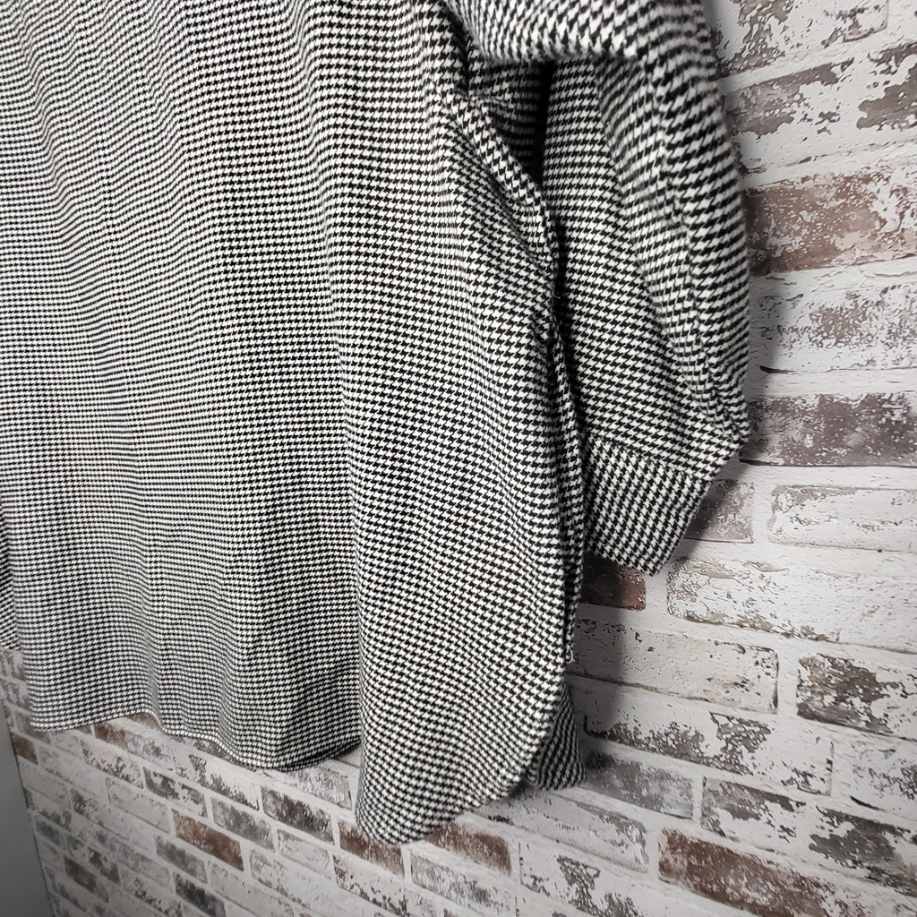 Abercrombie & Fitch Black White Houndstooth Flannel Shacket (Women's Size XXL)