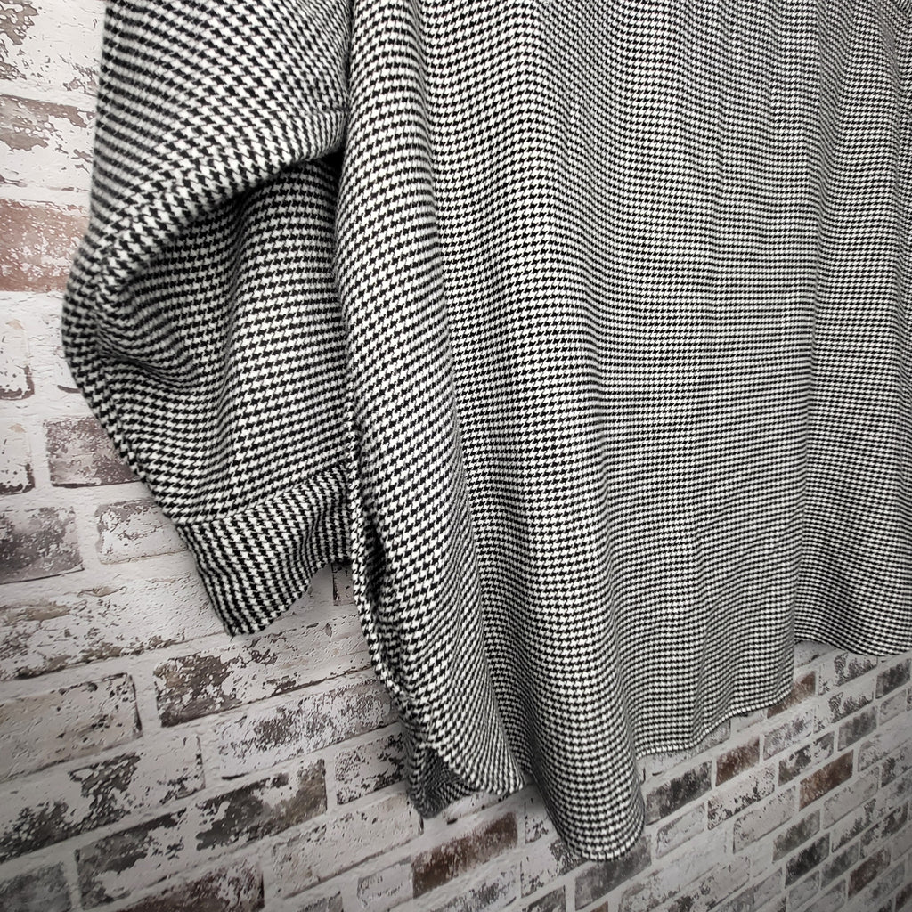 Abercrombie & Fitch Black White Houndstooth Flannel Shacket (Women's Size XXL)