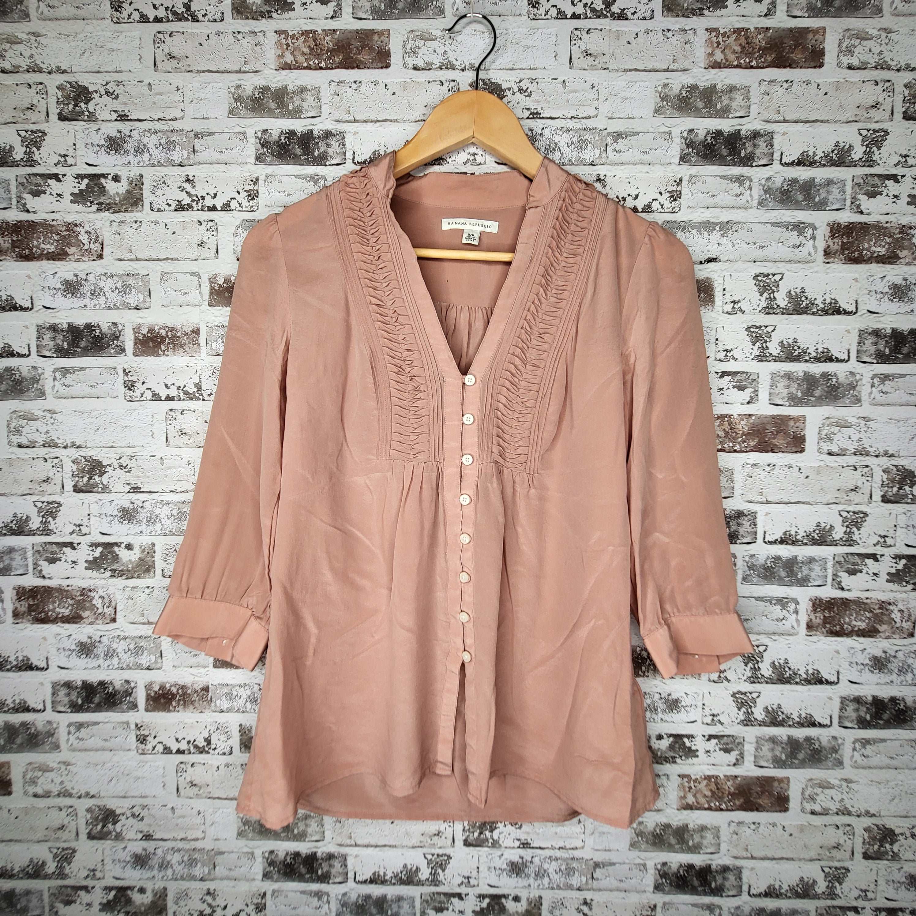 Banana Republic blush pink 100% silk ruched bib V-neck blouse (Women's Size S)