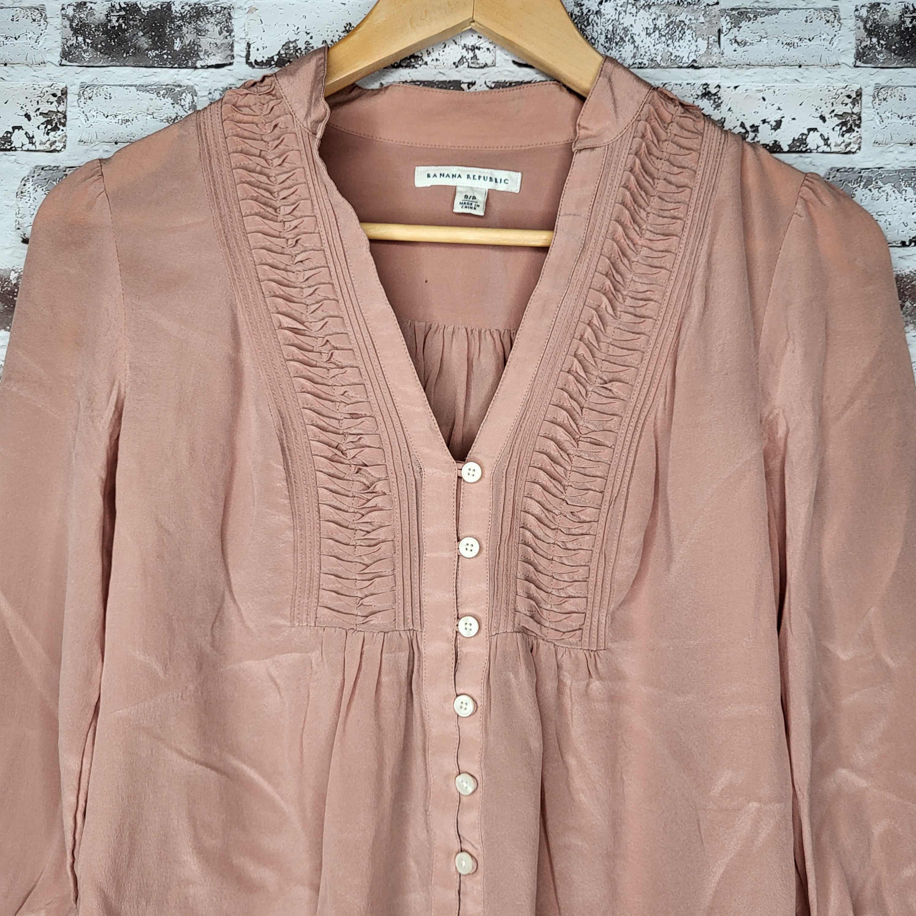 Banana Republic blush pink 100% silk ruched bib V-neck blouse (Women's Size S)