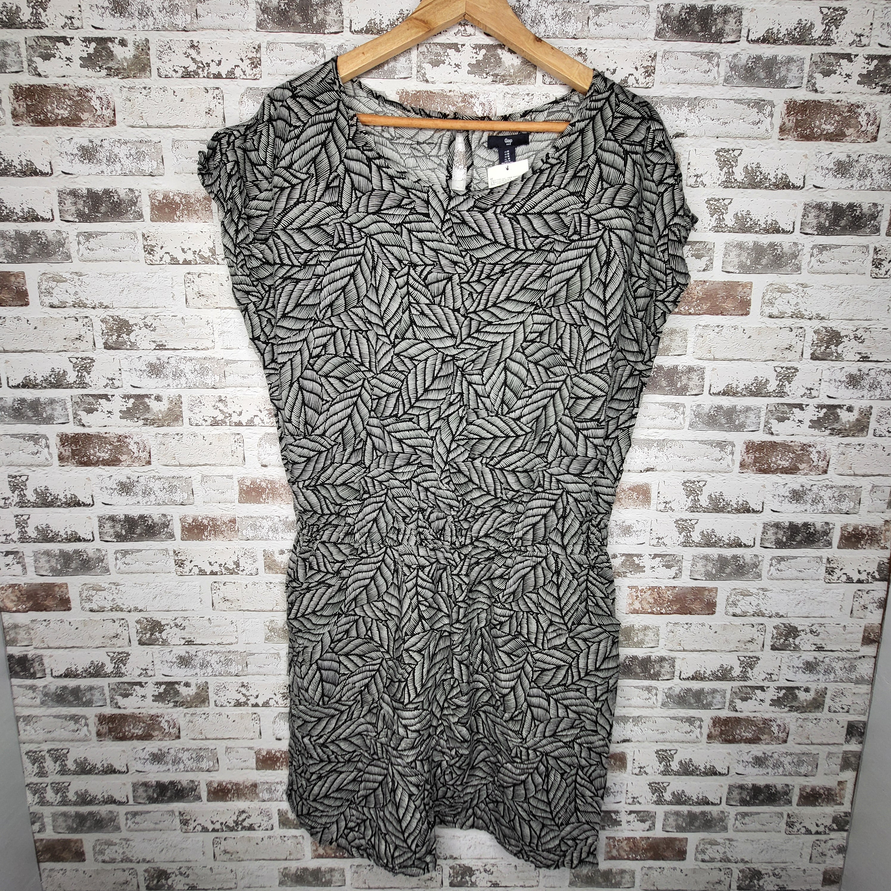 NEW Gap Black & White Leaf Print Ruched Waist Dress (Women's Size M)