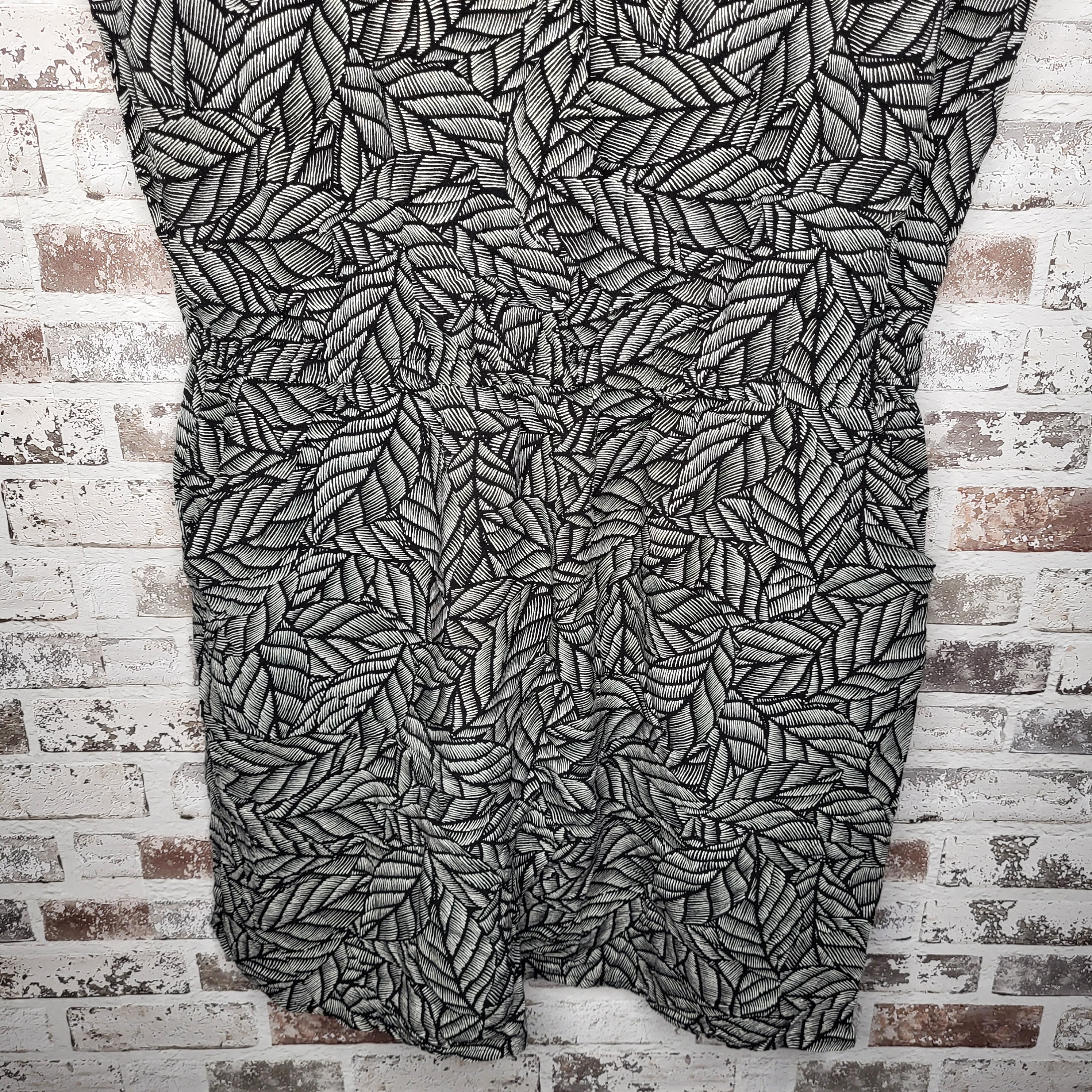 NEW Gap Black & White Leaf Print Ruched Waist Dress (Women's Size M)