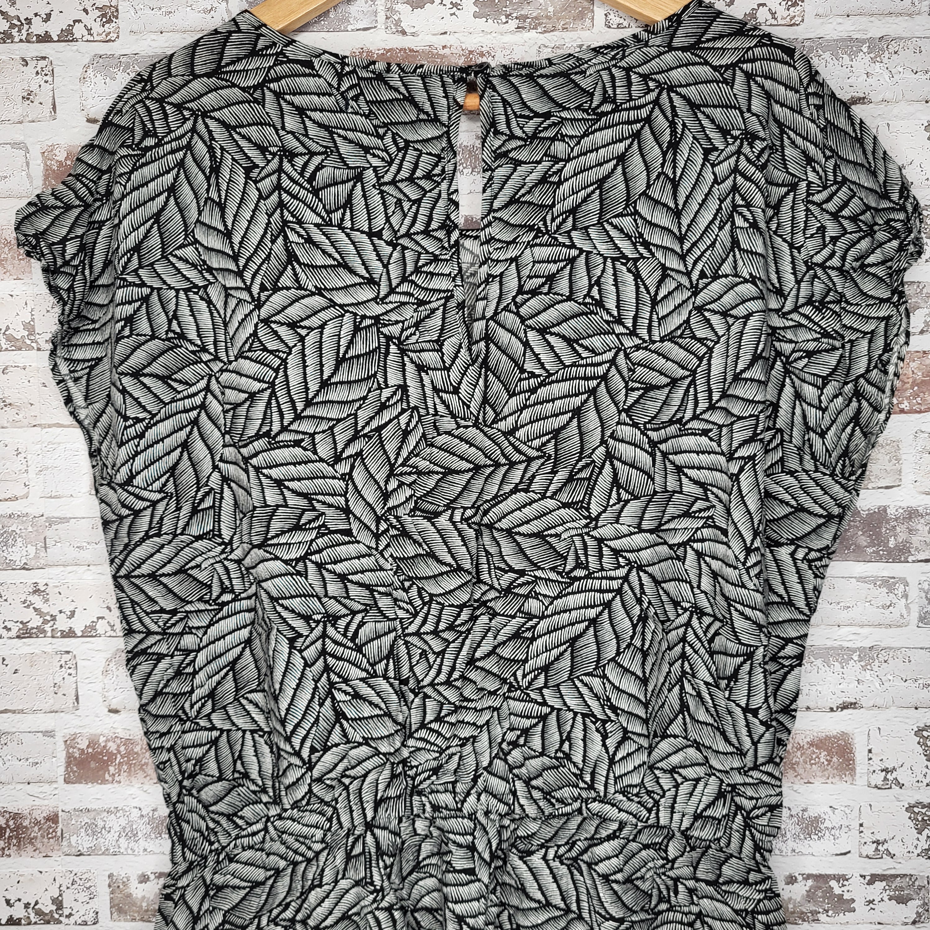 NEW Gap Black & White Leaf Print Ruched Waist Dress (Women's Size M)