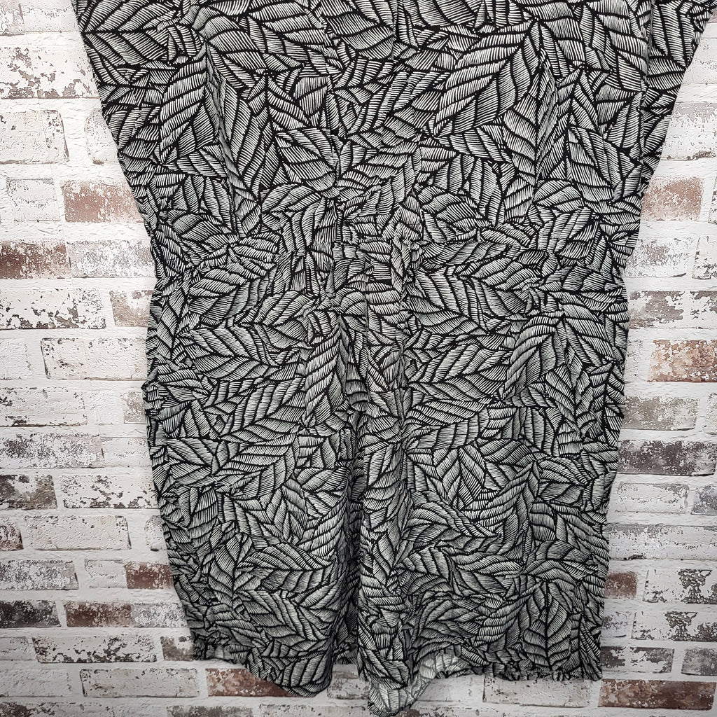 NEW Gap Black & White Leaf Print Ruched Waist Dress (Women's Size M)