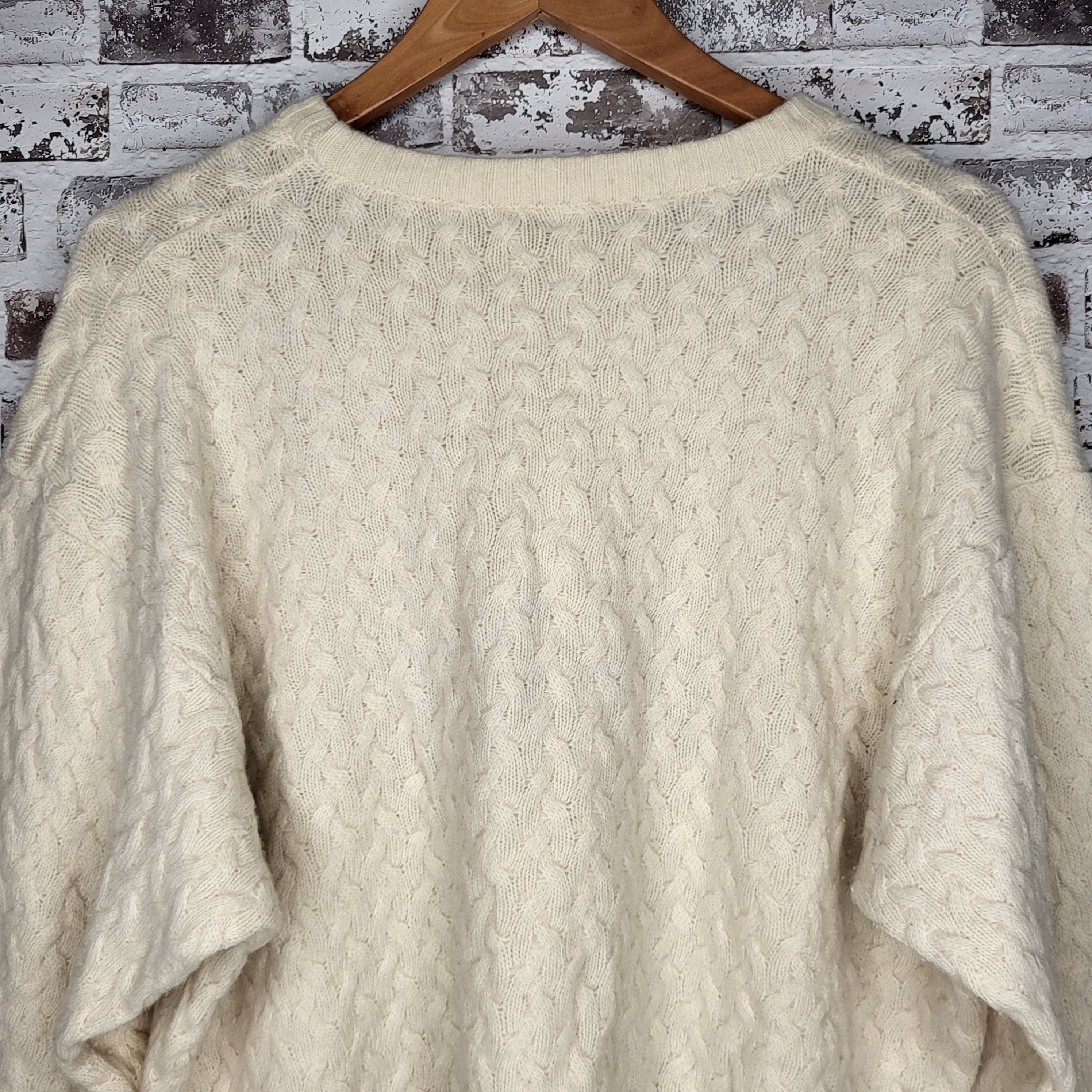 Chagall cream textured knit sweater with geometric pattern (Women'sSize M)