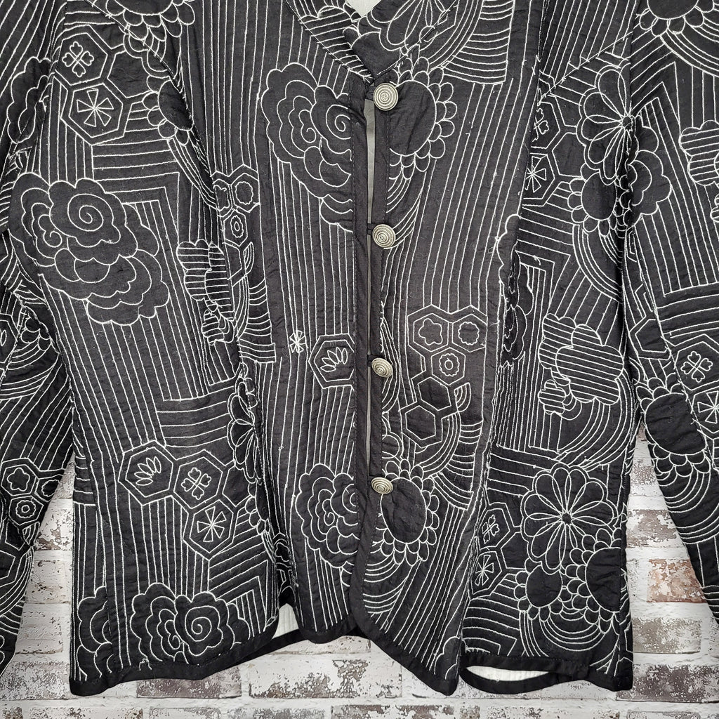 Attitude Black & White Sashiko Floral Quilted Jacket (Women's Size XL)