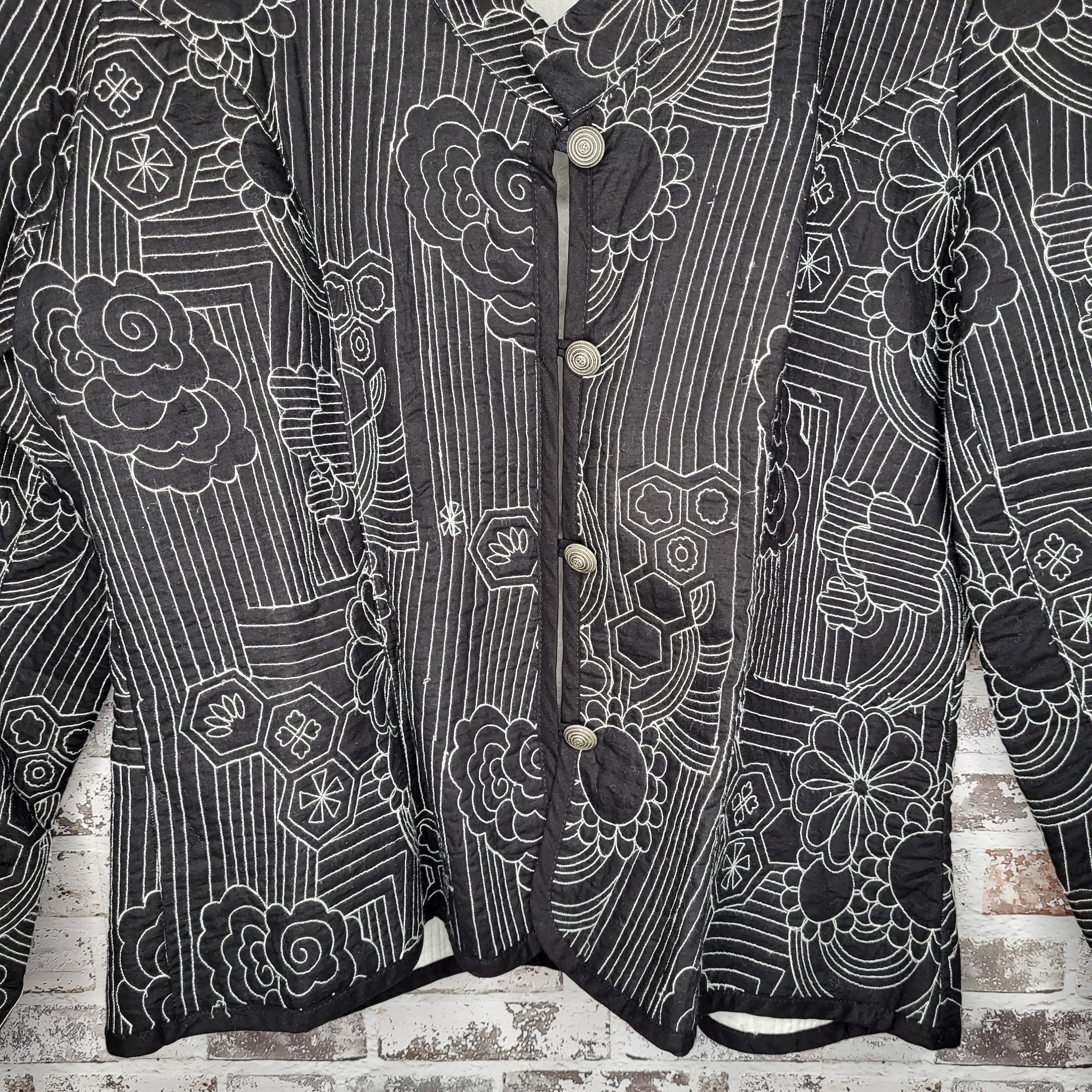 Attitude Black & White Sashiko Floral Quilted Jacket (Women's Size XL)