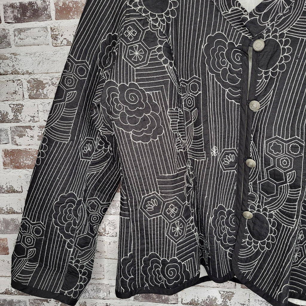 Attitude Black & White Sashiko Floral Quilted Jacket (Women's Size XL)