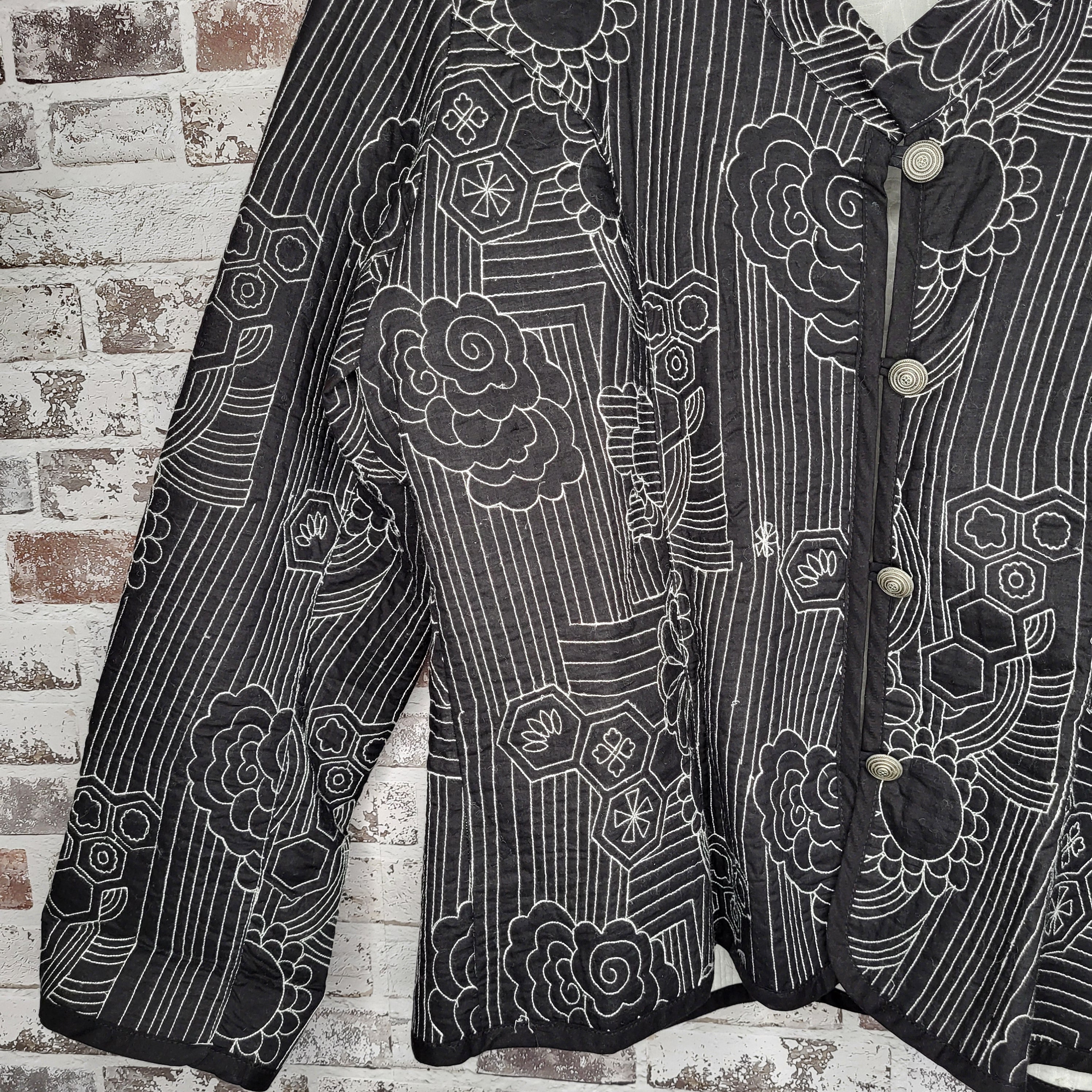Attitude Black & White Sashiko Floral Quilted Jacket (Women's Size XL)