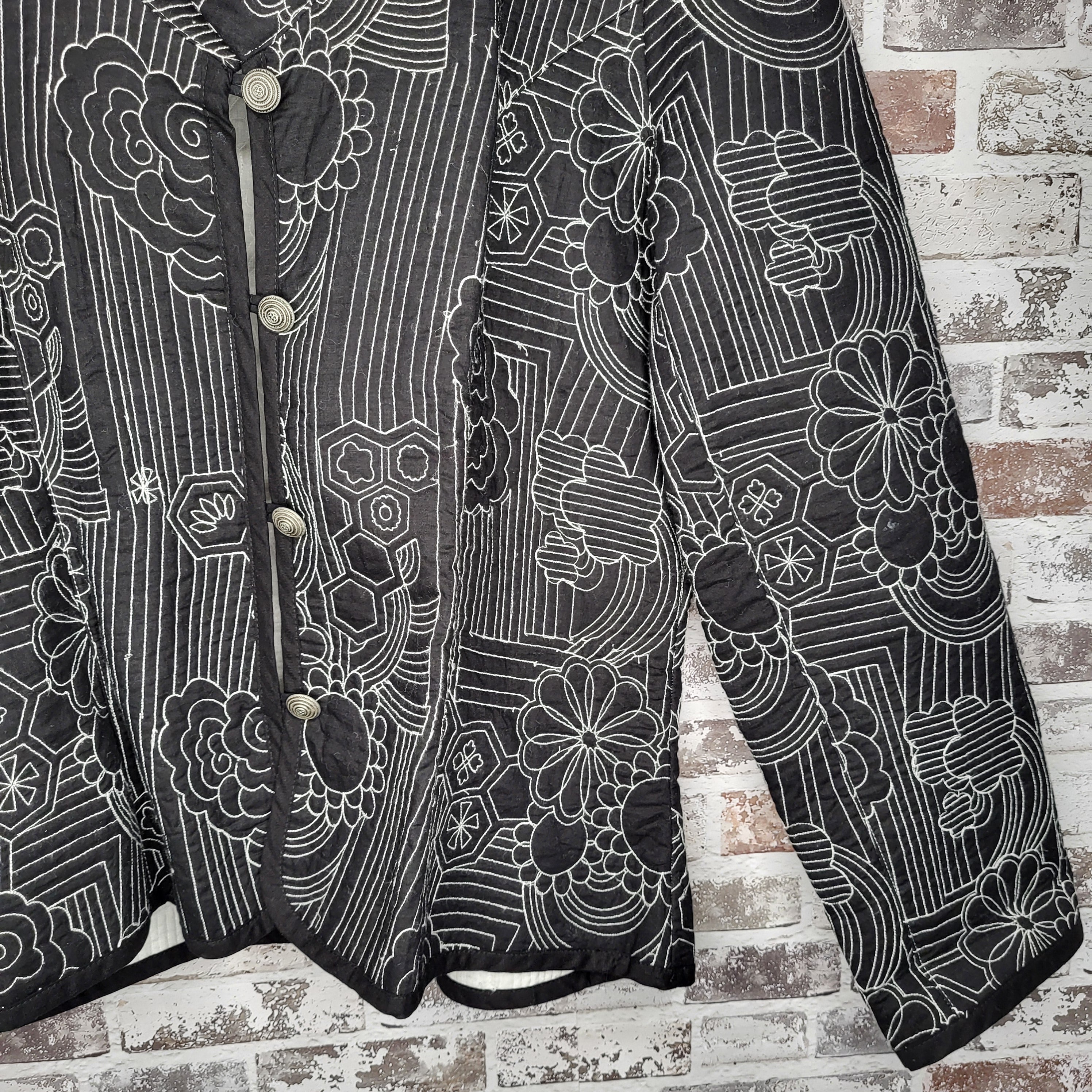 Attitude Black & White Sashiko Floral Quilted Jacket (Women's Size XL)