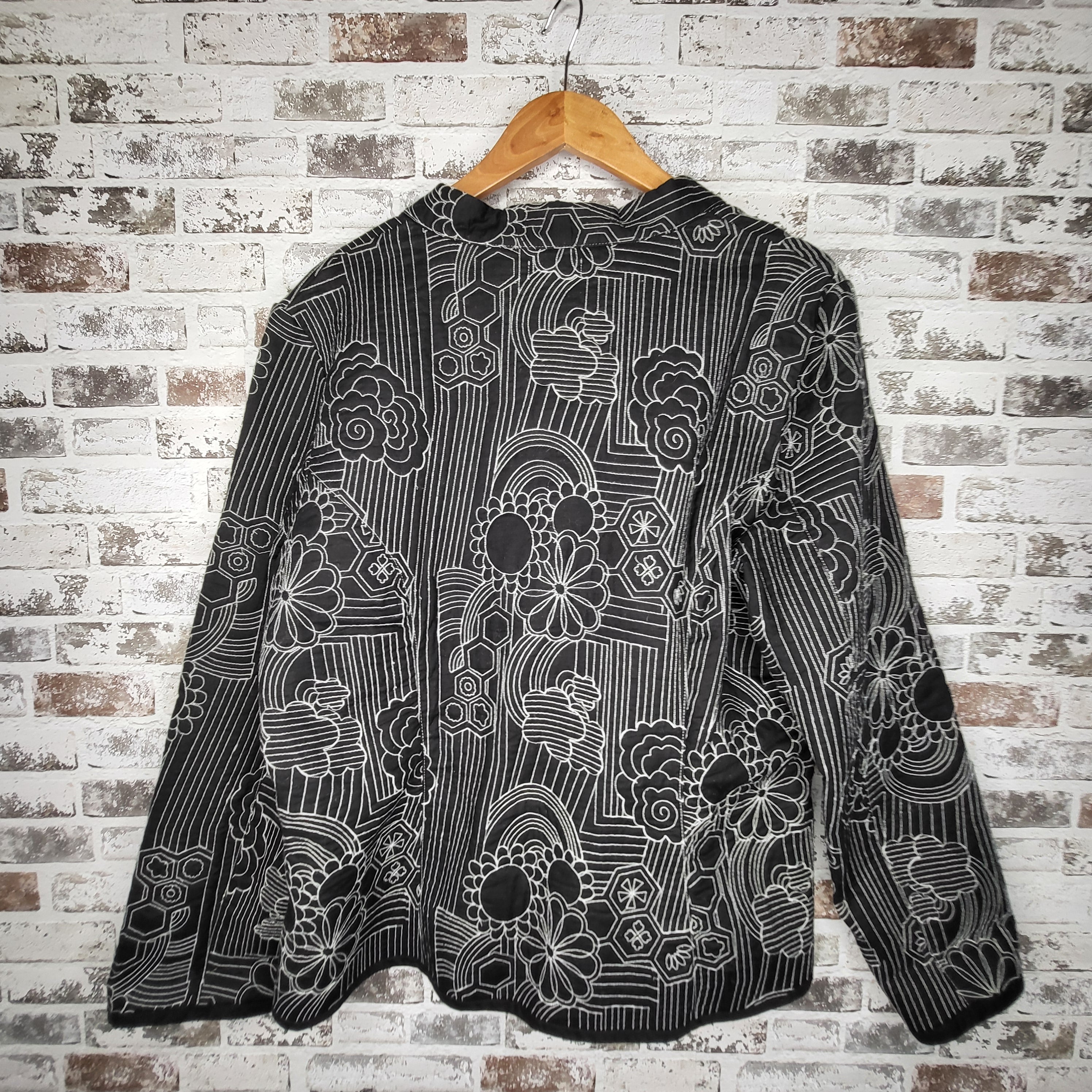 Attitude Black & White Sashiko Floral Quilted Jacket (Women's Size XL)
