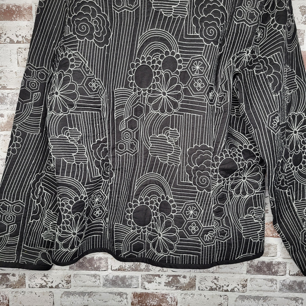 Attitude Black & White Sashiko Floral Quilted Jacket (Women's Size XL)