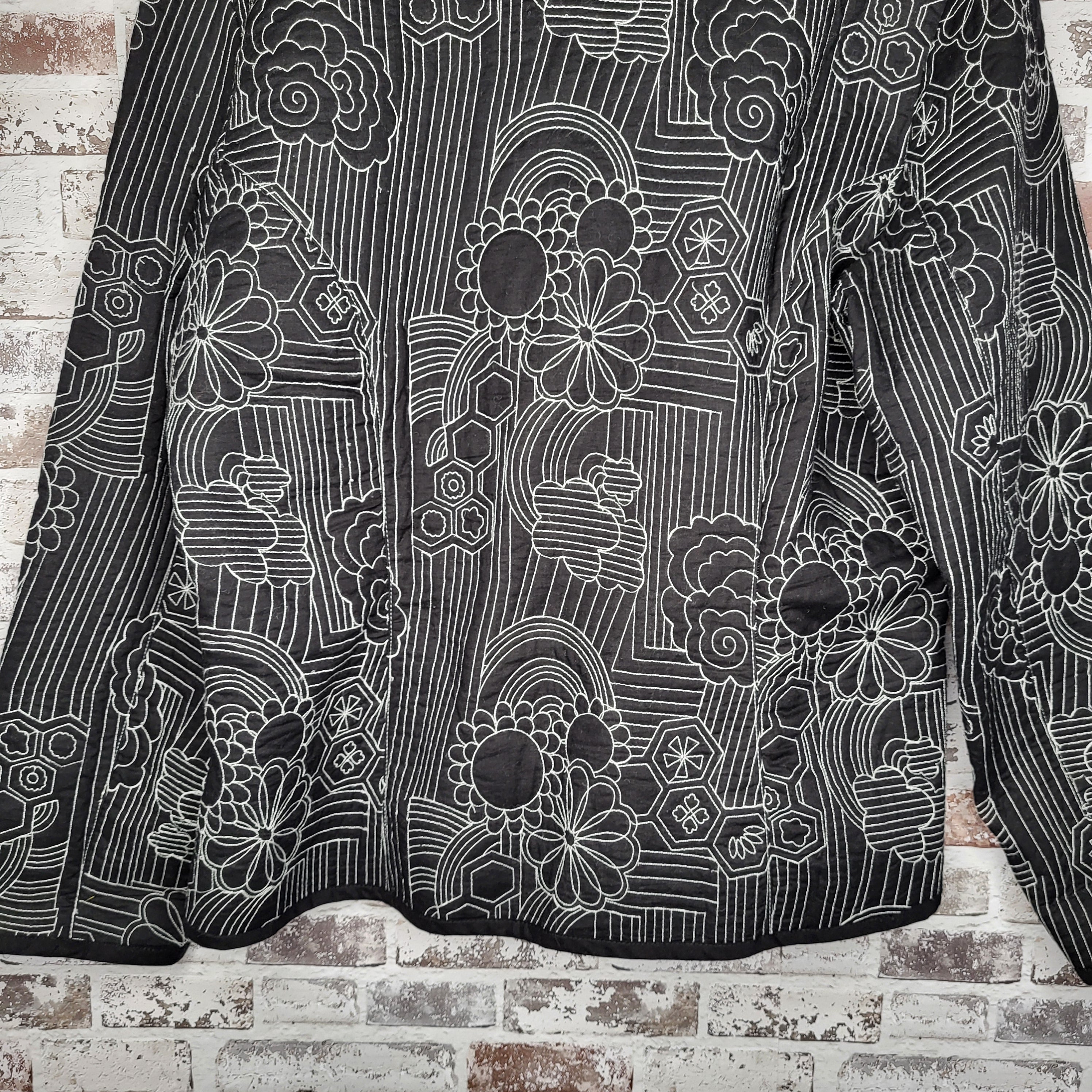 Attitude Black & White Sashiko Floral Quilted Jacket (Women's Size XL)