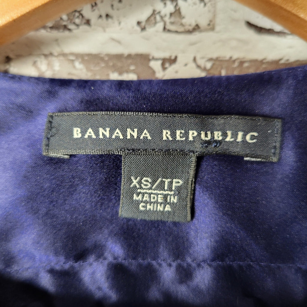 Banana Republic blue green paisley silk blouse (Women's Size XS)