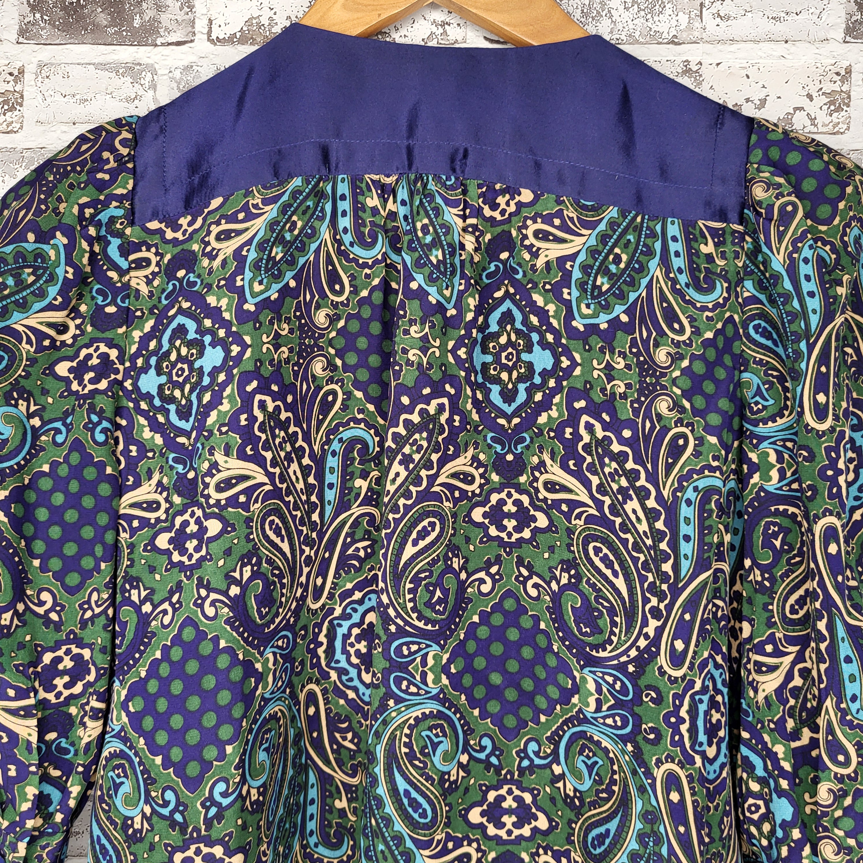 Banana Republic blue green paisley silk blouse (Women's Size XS)