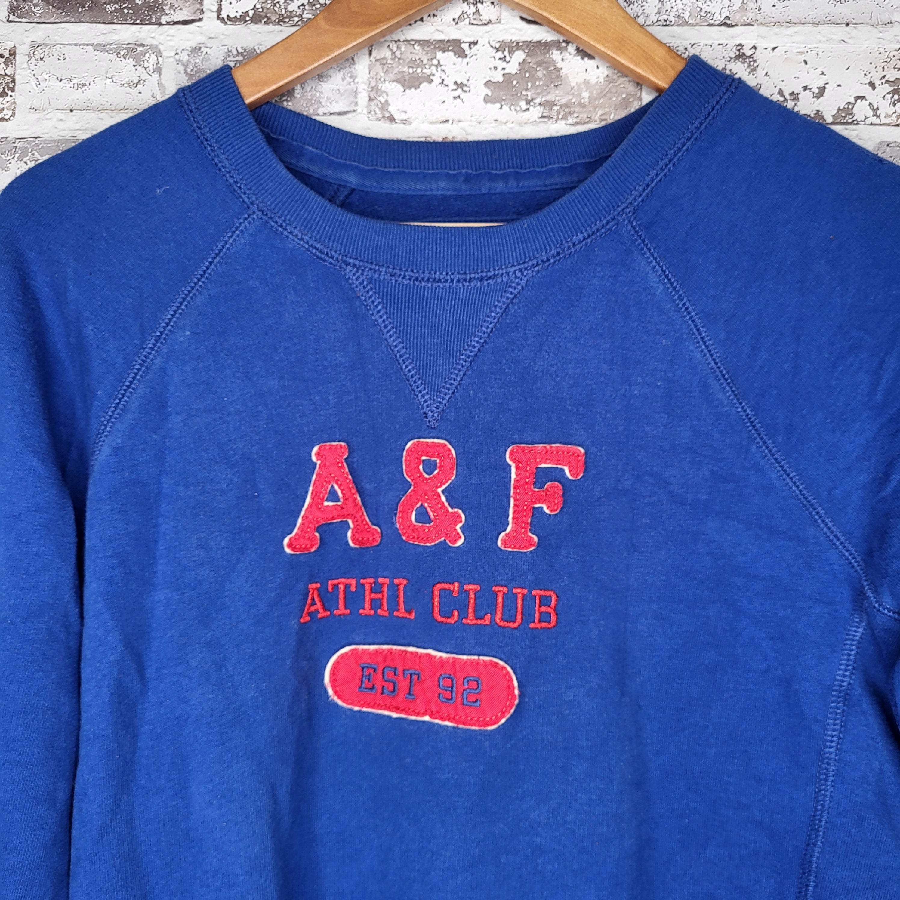 Abercrombie & Fitch Blue A&F Athl Club Crewneck Sweatshirt (Women's Size M)