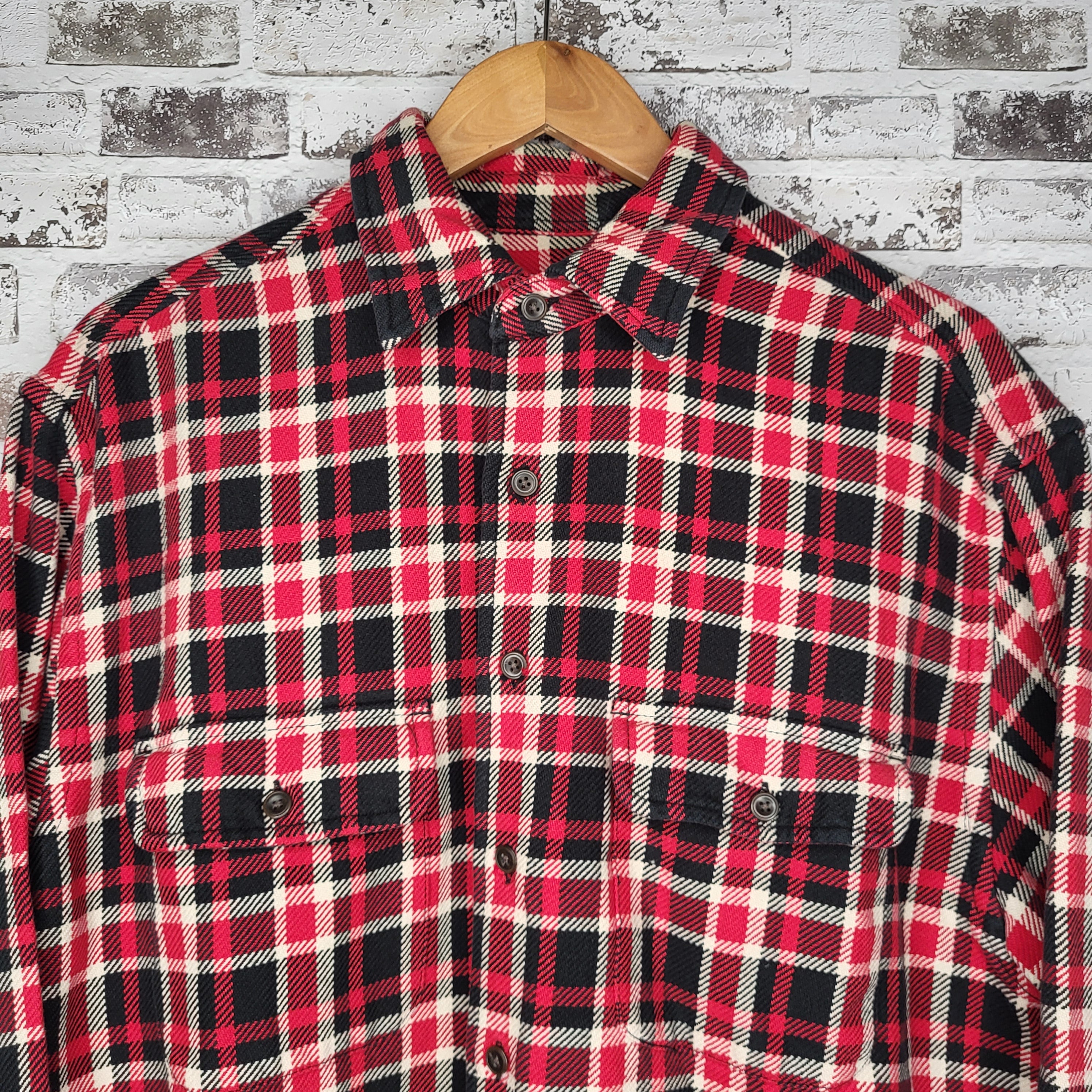 Eddie Bauer Red Black Plaid Flannel Shirt (Men's Size M)