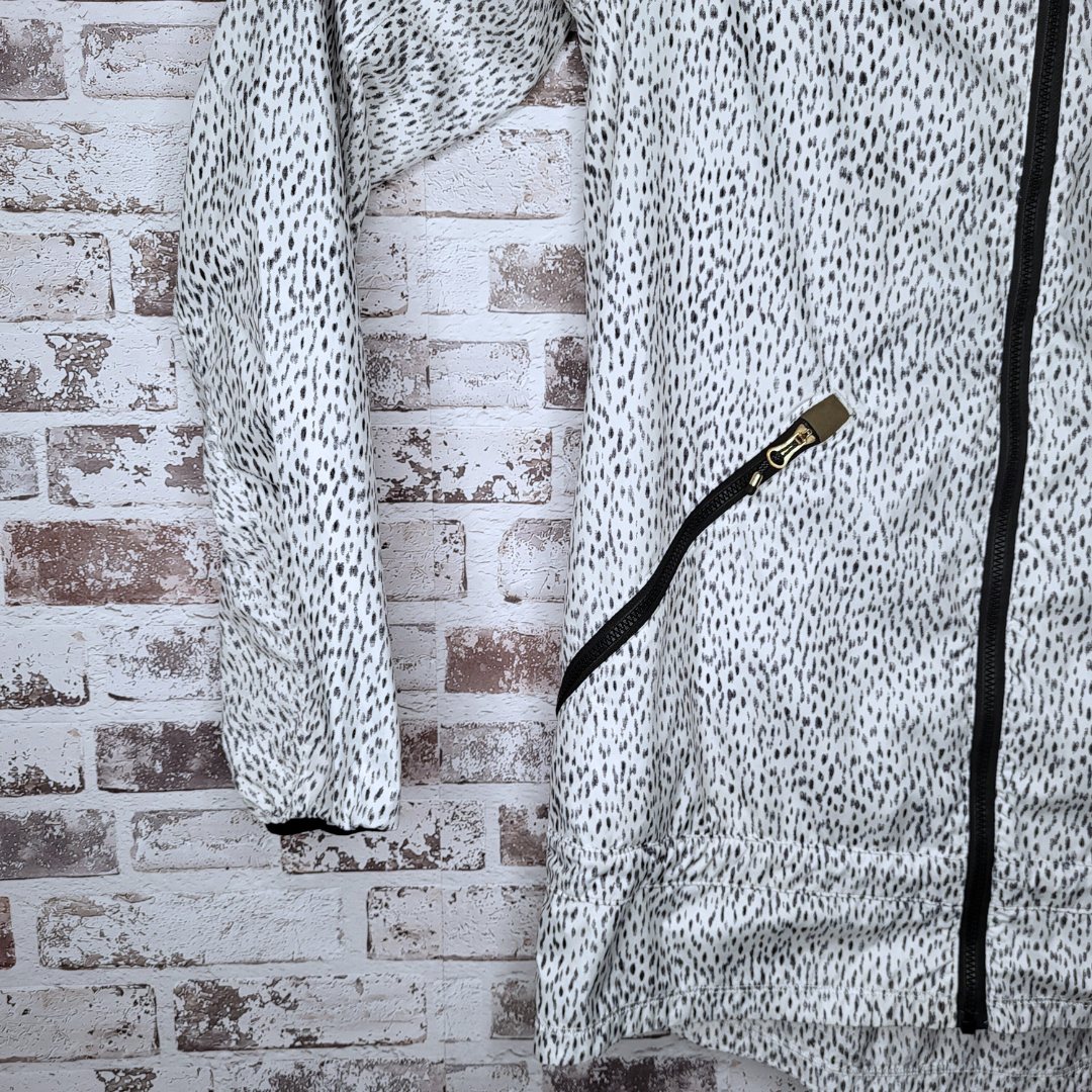 lululemon white/black hooded jacket (Women's Size N/A)